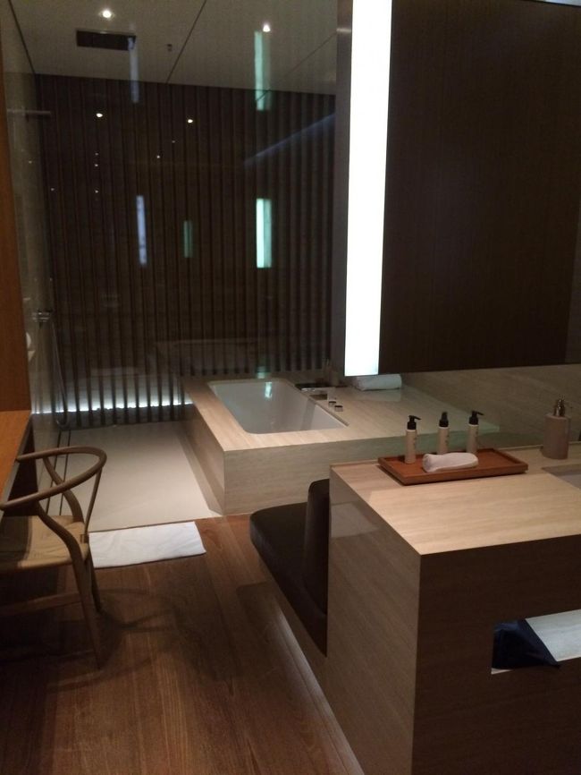 うわさのカバナを体験。<br />昨晩泊ったホテルよりも広い(笑)！