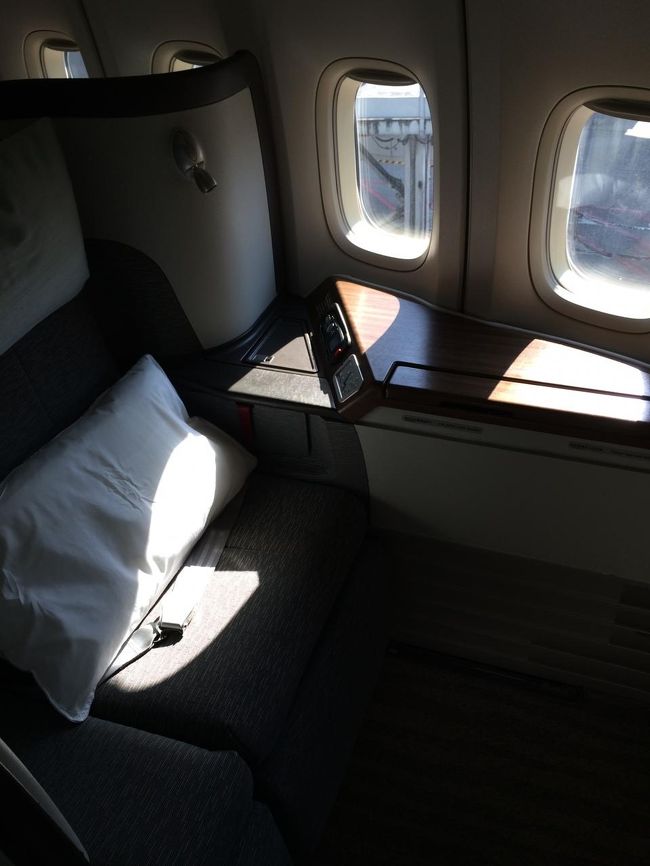 いよいよ搭乗。<br />キャセイの747のファーストクラス。