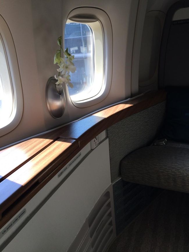 ゆとりのある空間。<br />生花が活けてあります。