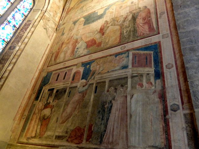 ペルッツィ礼拝堂の逆側のフレスコ画。<br />やはりジョット作です。<br />こちらは同じヨハネでも「預言者ヨハネ伝」