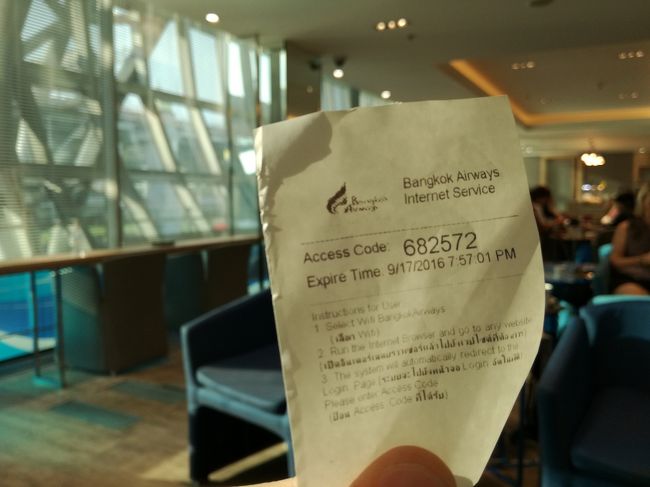 その後、バンコクエアウエイズの待合いラウンジへ。<br />カウンターのお姉さんにチケット見せると、入場券みたいなチケットくれます。<br />しかし、これはwifiのパスワードでした。