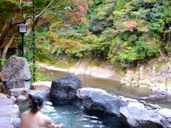 チェックインして先ずは露天に直行です。

日高川の流れを聞きながら、少し早い紅葉を愛でながら、風流に！

風流は似合わないか！(*'-'*)ｴﾍﾍ

でも、気持ち良いは　間違いなしです。