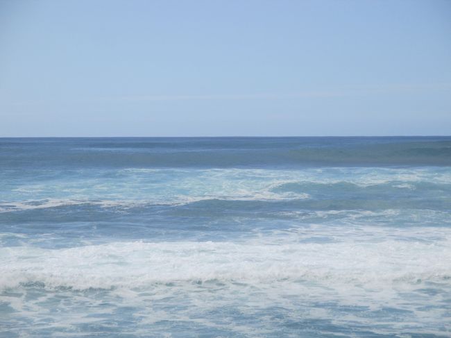 帰りにサンセットビーチに寄りました。これからの季節、ノースはサーファーには<br />有名ですね。以前、12月に大会を見に行った時は、パイプラインで大迫力でした。<br />