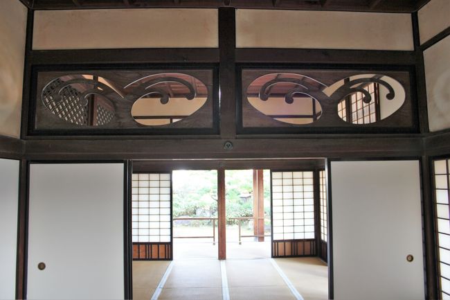 波の透彫欄間<br /><br />土佐の黒潮がモチーフ