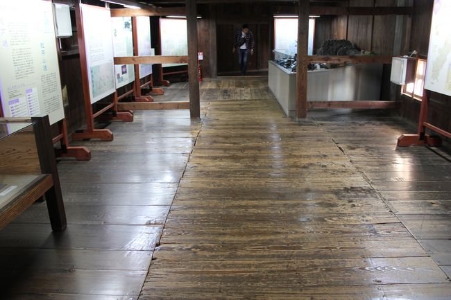 そして年季の入った、飴色の床