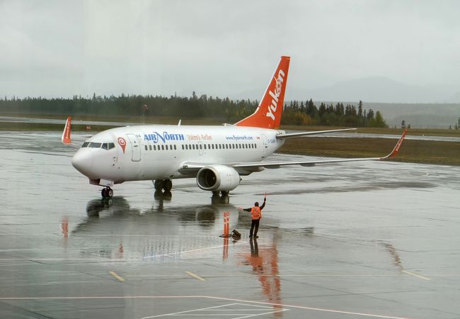 17時前にホワイトホースを出発し、 20時すぎにカルガリーに到着する予定だったのですが、なかなか搭乗案内がなく出発が遅れました。<br />（とくに事情のアナウンスはないのに、誰も怒り出さない…平和ｗ）<br /><br />カルガリーへはエアノースを利用しました。<br />エアノースはカンタス航空グループなんだそうな。<br />