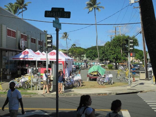 カイルアはチャリンコだらけです。レンタルも増えました。