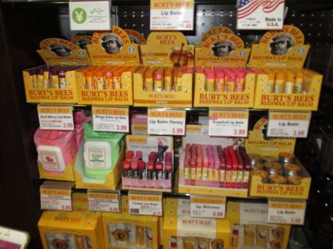 ABCによってBURT'S BEESのLIP BALM　購入。ホテルに戻って今日もおしまい。
