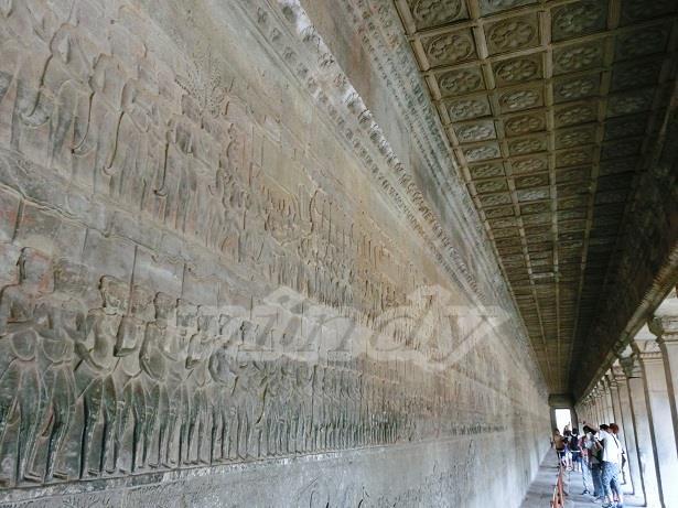 さぁ、再び第一回廊に戻りまして、こちらは南側にある『天国と地獄』のレリーフです。