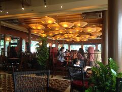 １階は禁煙、エアコン付き。