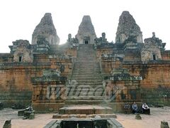 Prey Rup

961年に建てられた霊廟寺院。
死者を火葬して、その灰で死者をかたどるという儀式が行われていたそう