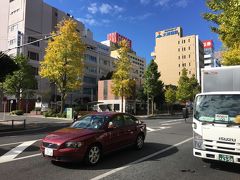 家を10時に出てバス、地下鉄を乗り継ぎ、11時には関内駅に到着。