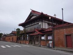 津軽半島の観光と言えば太宰治の生家・斜陽館です。