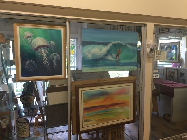 プレートランチを注文後にホテル内の探索に。<br /><br />こんな絵を1枚家に置きたいな～とひとり言