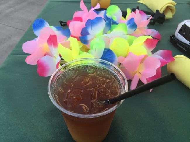 まず１杯目はマイタイが出てきます。<br /><br />ビールプリーズと言ったが後でねって軽く返事が‥