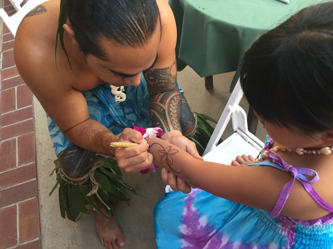 ダンサーでもありますが、絵もうまい。