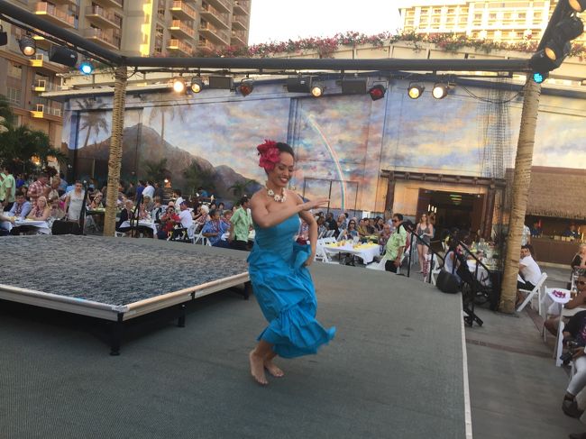 マイタイを飲みながらフラなど見ていい時間を潰せます。<br /><br />