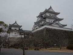 伊賀上野城は、伊勢の津と伊賀を領有した藤堂高虎により、大幅に改修され、
内堀や石垣は高虎時代のものが今でも残っています。