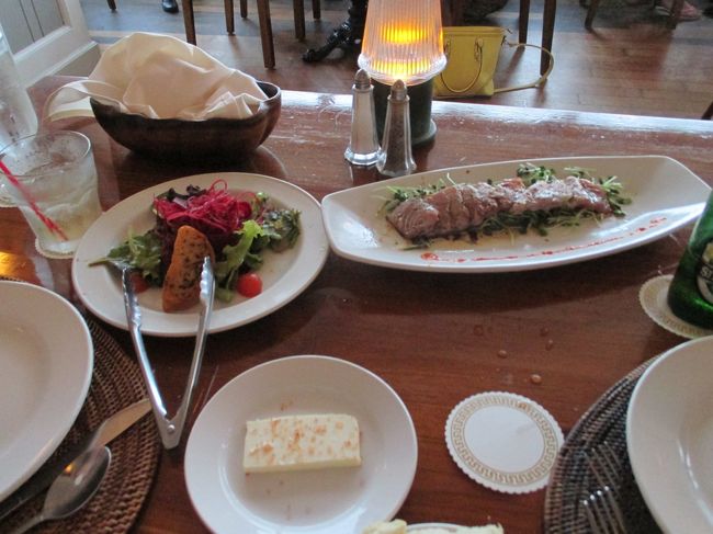 オーシャンサラダにマグロのカルッパチョ。<br />最高です！！！