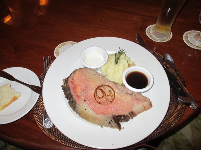 ステーキ。量がアメリカン！付け合わせの西洋わさびで以外とさっぱりと食べれました。テキパキ働く店員さん、写真を撮ってミニアルバムにしてくださりました。<br />３年も来なくてすみません。改めてこのお店の良さを感じました。