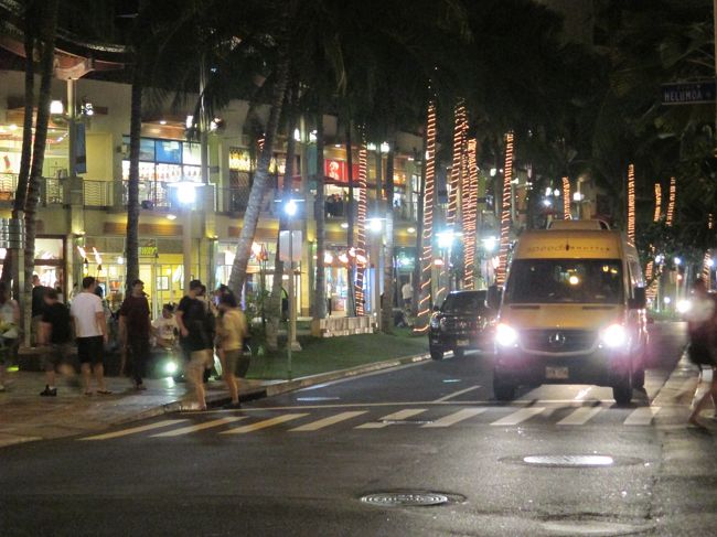 ビーチウォーク。土曜日でたくさんの人でした。<br />