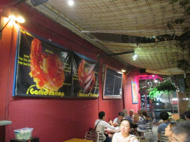 イートインスペースもあります。カウンターの女の子が日本人で、質問やオーダーがスムーズでした。そして６日目も終了です。