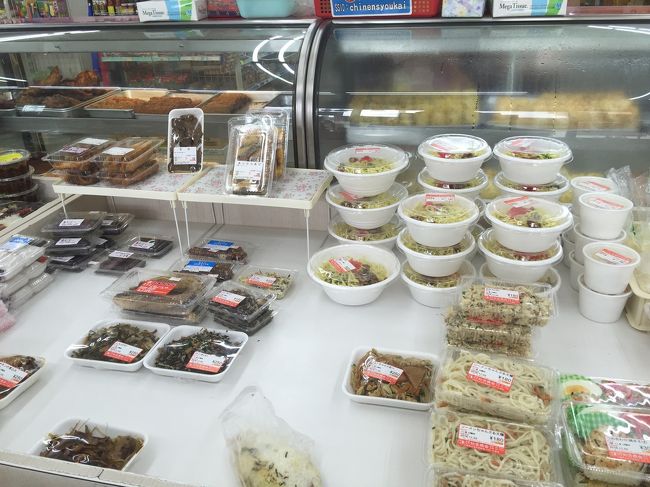 テイクアウト用が沢山。<br />なかでも八重山そばがあったり♪