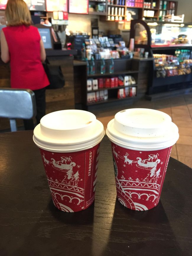 店内は寒いでのでホットコーヒーです。