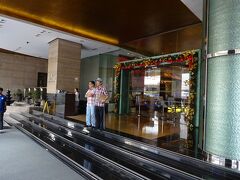 ≪１３：４２≫２４分で、
ニューワールドマニラベイ（New World Hotel Manila Bay）
旧ハイアットリージェンシーに到着

住所：1588 PEDRO GIL CORZ M.H. DEL PILAR, MALATE MANILA 1004 PHILIPPINES

http://manilabay.newworldhotels.com/jp/

