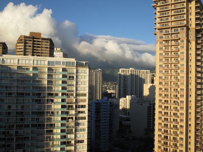 山側は雨雲がかかってます。