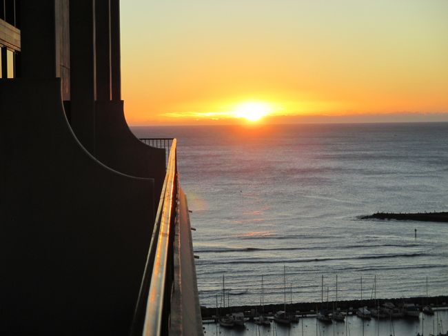 海側は晴れて、綺麗なサンセットです。