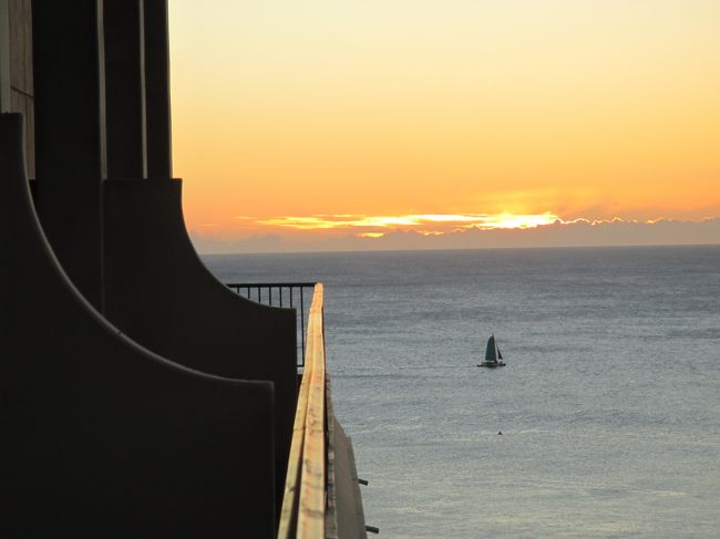 滞在中、最後のサンセットでした。次はいつ、こんなサンセットを見れるのかな？<br />のんびりした空気と綺麗な海、空、時間よ止まれみたいな気持ちです。