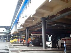 コタバル編http://4travel.jp/travelogue/11186834からの続きです

クアラ・トレンガヌのバスターミナルに着いたようです
ガイドブック記載のローカルバスターミナルのようですがミニバスは見当たりません
