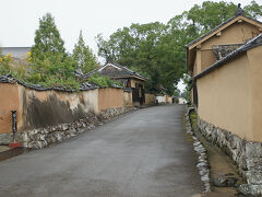 ●北台武家屋敷群

坂を上がると武家屋敷の世界。
土壁が雰囲気を醸し出しています。
人も少なくて、良い感じ。