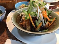 古民家カフェ　カナカナでランチです。トラベラーさんの口コミを見てやってきました。
建物の写真を撮り忘れましたが、古民家のお洒落な空間で美味しいランチが頂けます。けっこうボリュームがあります。美味しくいただきました。