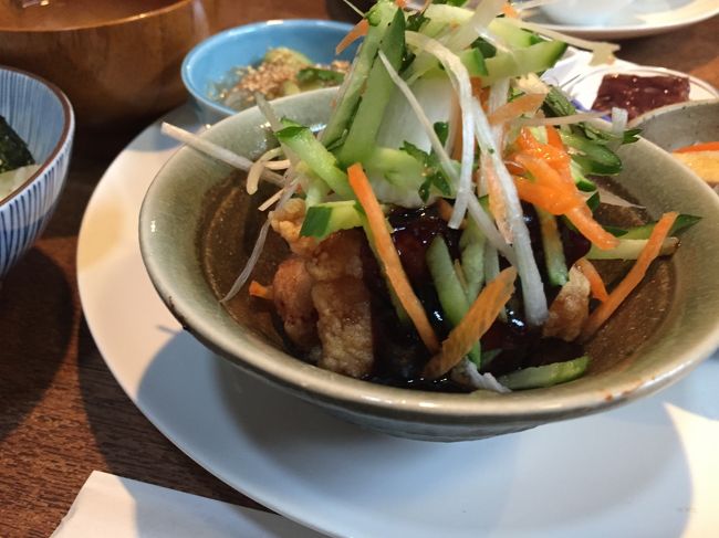 古民家カフェ　カナカナでランチです。トラベラーさんの口コミを見てやってきました。<br />建物の写真を撮り忘れましたが、古民家のお洒落な空間で美味しいランチが頂けます。けっこうボリュームがあります。美味しくいただきました。