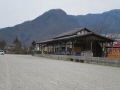 今は線路も撤去された長野電鉄旧松代駅。