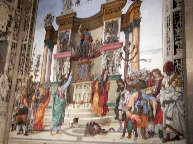 ちょっとピンボケですが「マルス神殿から竜を追い出す聖ピリポ」<br /><br />竜と言っても結構小さいものなんですね（笑）。<br />その左にいて片手を上げているのが聖ピリポでしょうね。（光輪もありますし・・・・・）