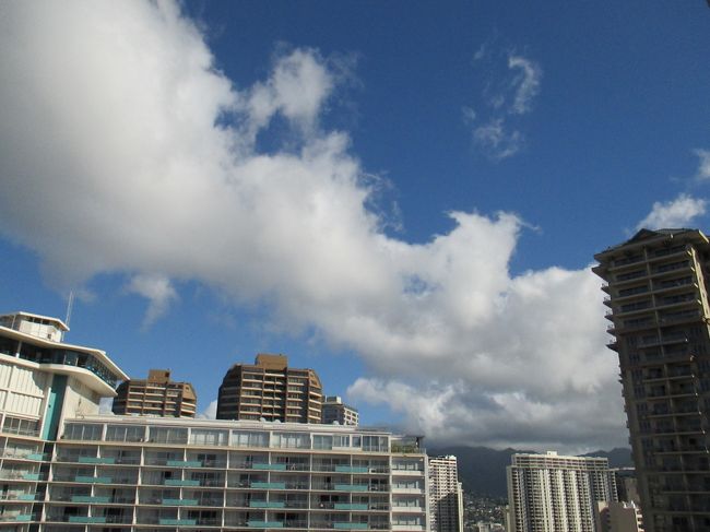 山側は雲が多いです。