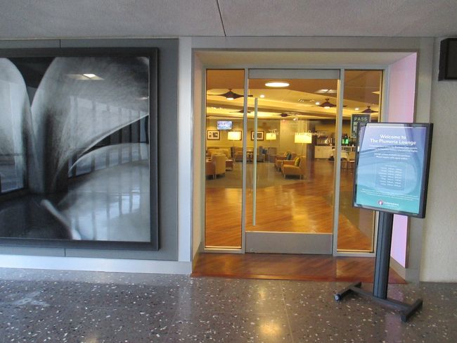 プライオリティーパスが使えるハワイアン航空のプルメリアラウンジへ。<br />アイランドターミナルまで遠いですね。