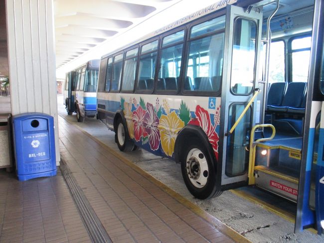 ここから７番搭乗口まではシャトルバスで移動。