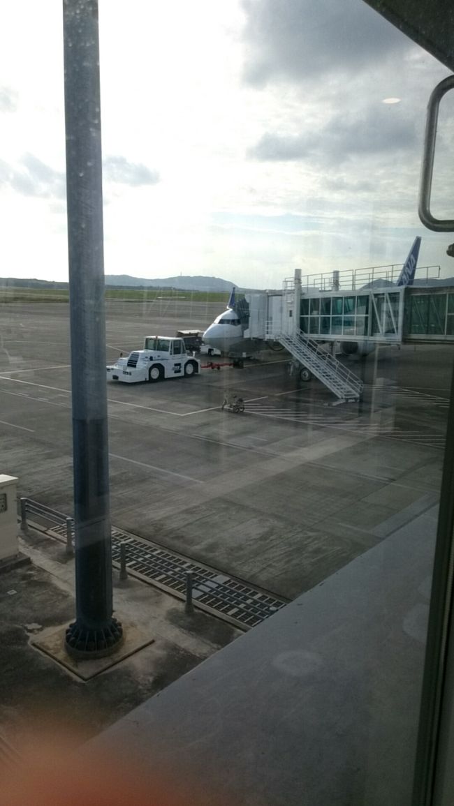 乗り込みます。<br /><br /><br />NH1748　石垣ー関空　16:25⇒18:40