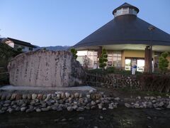 高速道路の深夜割（午前０時～４時まで）を使うべく、
がんばって早起きしましたよ(-ω-)zzz...

勝沼ＩＣから一般道へ。
６月に立ち寄った「道の駅　はくしゅう」にてお手洗い休憩。