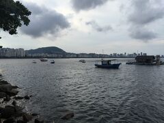 まだ時間があるので、どこに行こうかなと。そうだ、漁港が見たいと思い、バスでポン・ジ・アスカール方面へ。
終点で下車。良い雰囲気です。