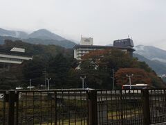湯本富士屋ホテルの周辺の紅葉も進んでいる。