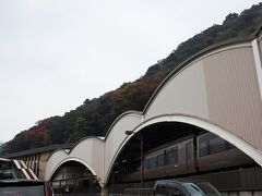 箱根湯本駅付近はノロノロ。