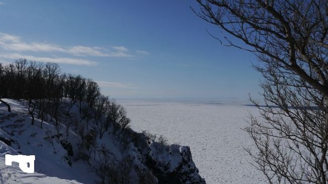 ここからも岩の切れ目から流氷が見えた。ここもあまり海に寄りすぎると、、、危険。