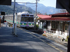 武州日野駅に電車が来る3分前くらいに到着。
急いで170円の切符をkazさんが立替購入。ちょうどタイミングが良かったです。