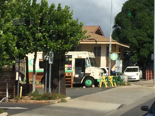 帰りのトロリーから見えたテレビで見た男前ぞろいのバナナのアイス？の専門店<br />名前は忘れました(>_<)<br /><br />その前にも帰りにはHAWAII FIVE-0 のロケ地も見れました。<br /><br />写真が残せず残念！