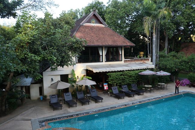 プールサイド<br />